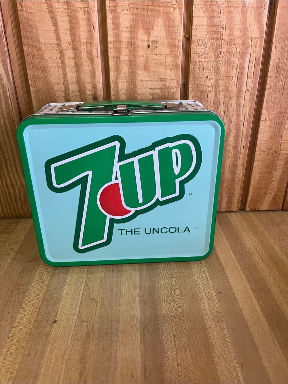 7UP Vintage Metal Lunchbox - Green and White Logo very nice condition